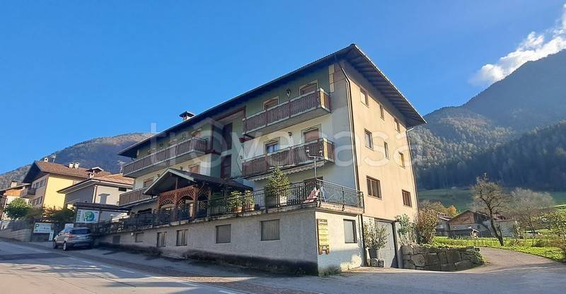 negozio in vendita a Borgo Lares in zona Zuclo