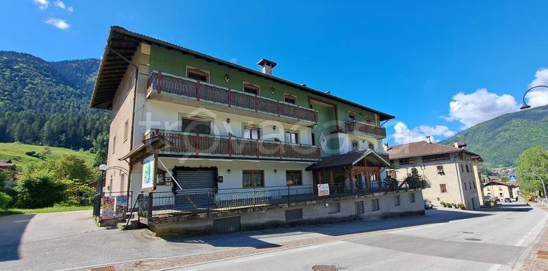 negozio in vendita a Borgo Lares in zona Zuclo
