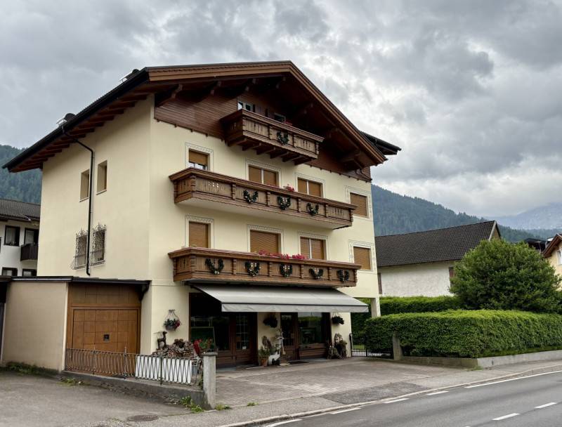 casa indipendente a Primiero San Martino di Castrozza in zona Tonadico
