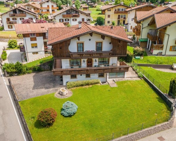 casa indipendente a Primiero San Martino di Castrozza in zona Tonadico