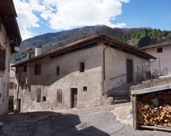 casa indipendente in vendita a Sella Giudicarie in zona Roncone