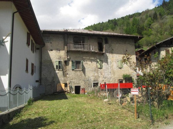 casa indipendente in vendita a Sella Giudicarie in zona Roncone