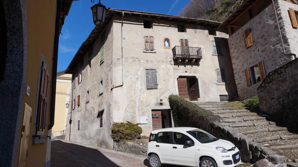 appartamento in vendita a Sella Giudicarie in zona Lardaro