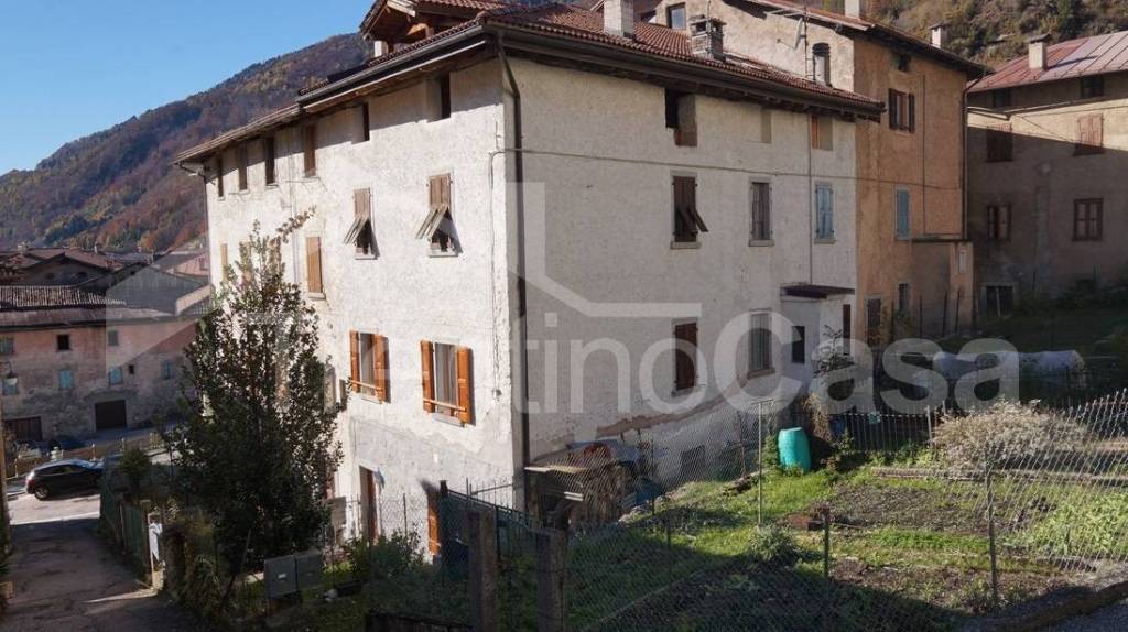 appartamento in vendita a Sella Giudicarie in zona Roncone