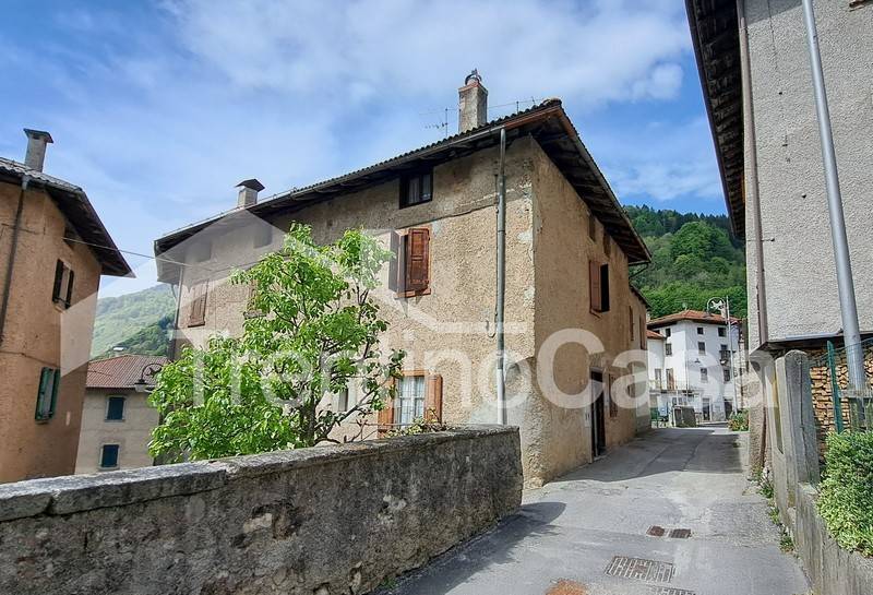 appartamento in vendita a Sella Giudicarie in zona Roncone