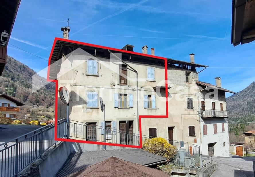 casa indipendente in vendita a Sella Giudicarie in zona Bondo
