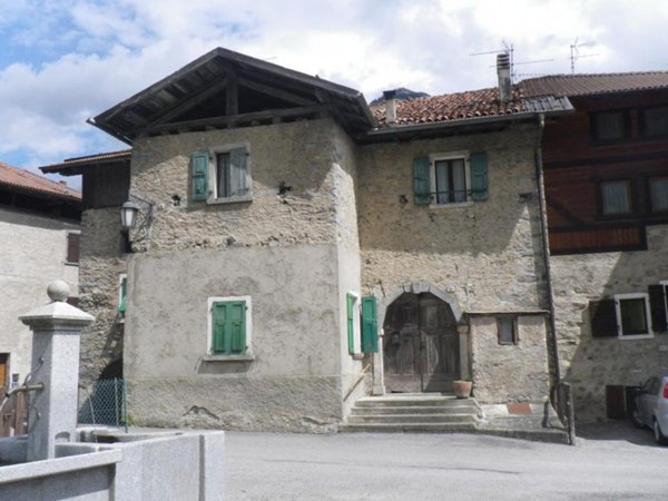 casa indipendente in vendita a Sella Giudicarie in zona Lardaro