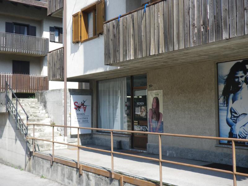 locale commerciale in vendita a Sella Giudicarie in zona Roncone