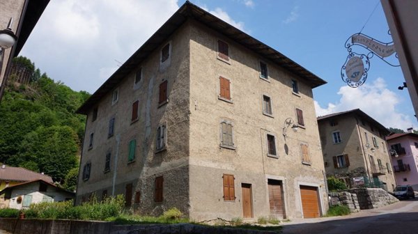 appartamento in vendita a Sella Giudicarie in zona Roncone