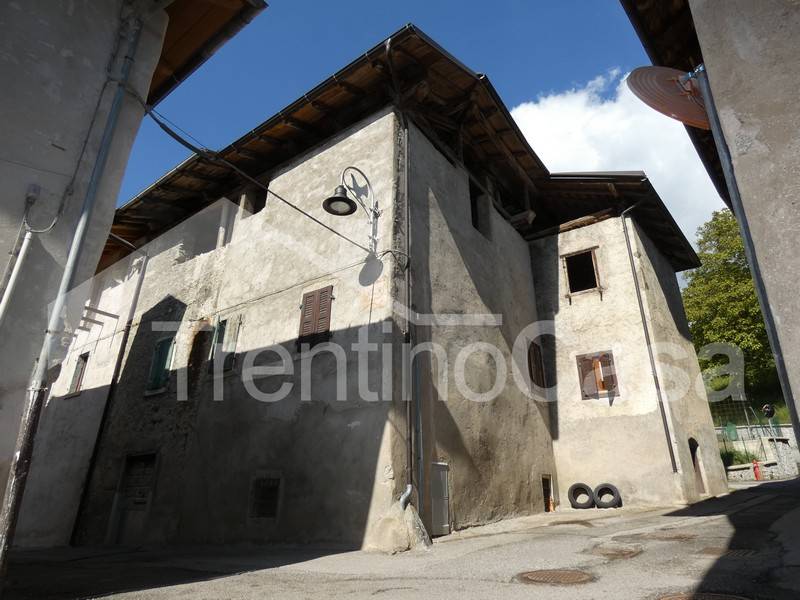 casa indipendente in vendita a Sella Giudicarie in zona Roncone