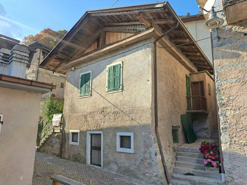 casa indipendente in vendita a Tre Ville in zona Montagne