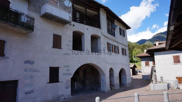 casa indipendente in vendita a Tre Ville in zona Montagne