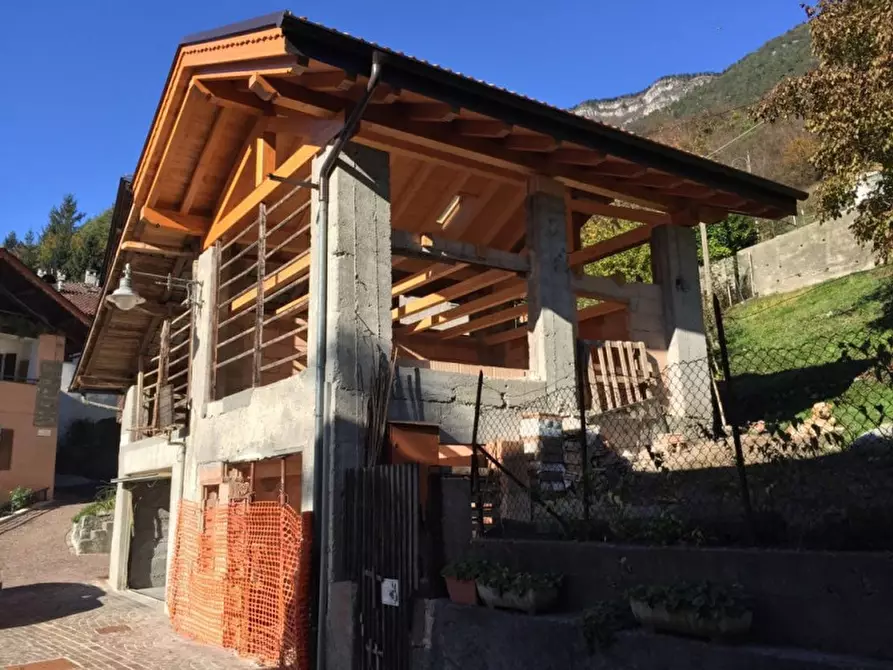 casa indipendente in vendita a Tre Ville in zona Pez