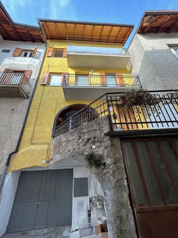 casa indipendente in vendita a Ville d'Anaunia in zona Tuenno