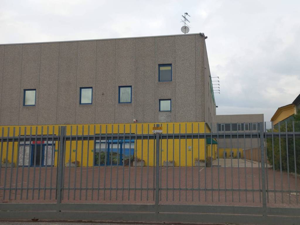 locale commerciale in vendita ad Affi