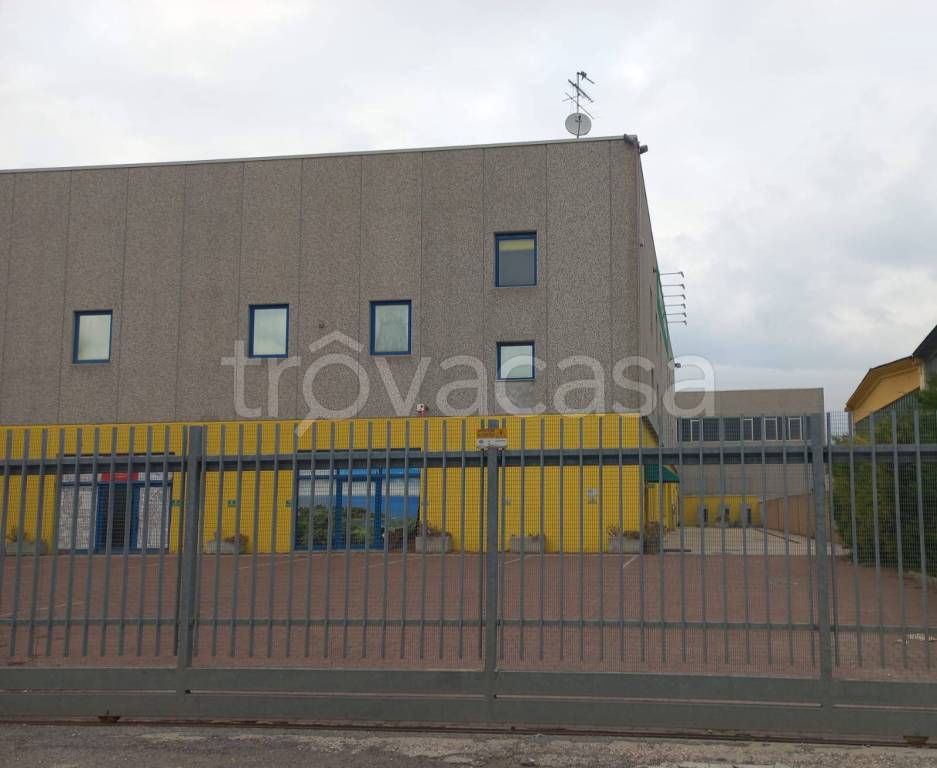 locale commerciale in vendita ad Affi