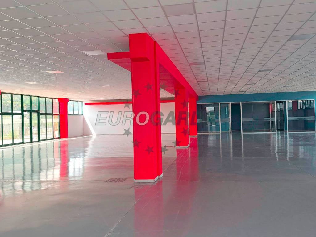 locale commerciale in vendita ad Affi