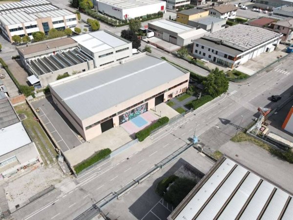 locale commerciale in vendita ad Affi