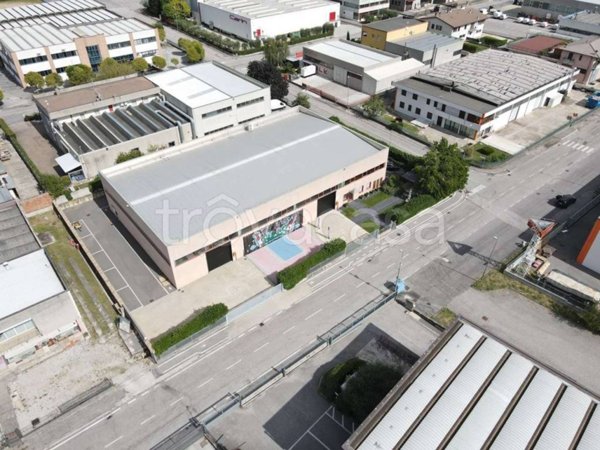 locale commerciale in vendita ad Affi