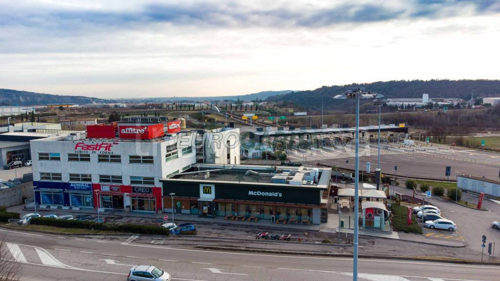 negozio in vendita ad Affi