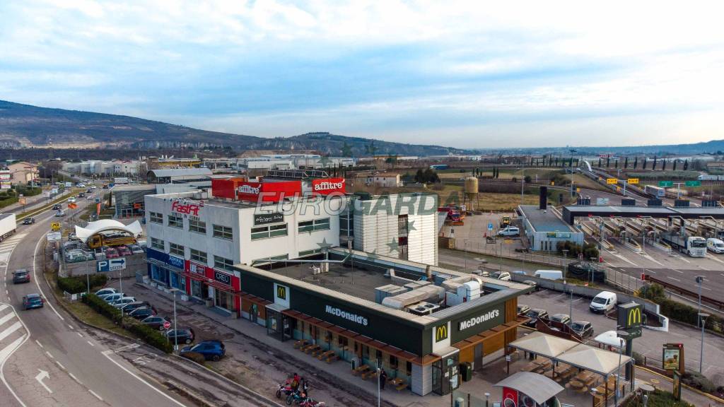 negozio in vendita ad Affi