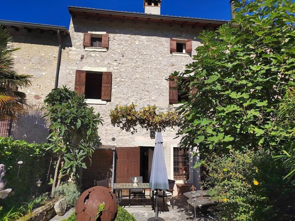 quadrivano in vendita ad Affi