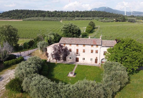 locale di sgombero in vendita ad Affi