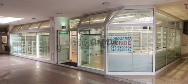 locale commerciale in vendita ad Affi in zona Caorsa