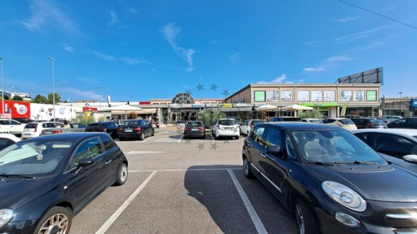 locale commerciale in vendita ad Affi in zona Caorsa