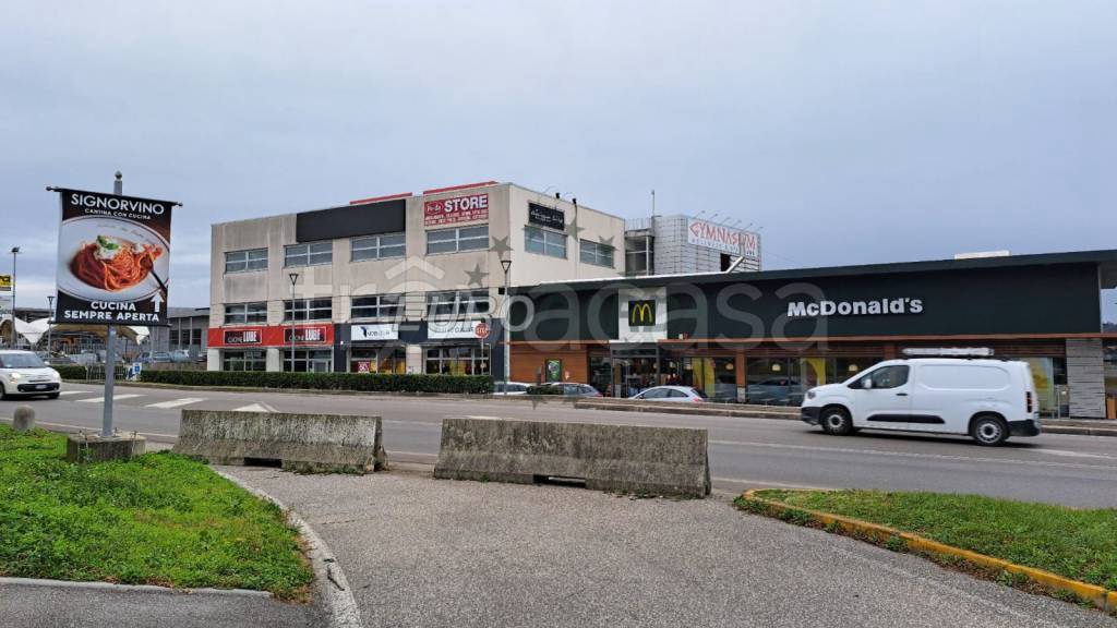 negozio in vendita ad Affi