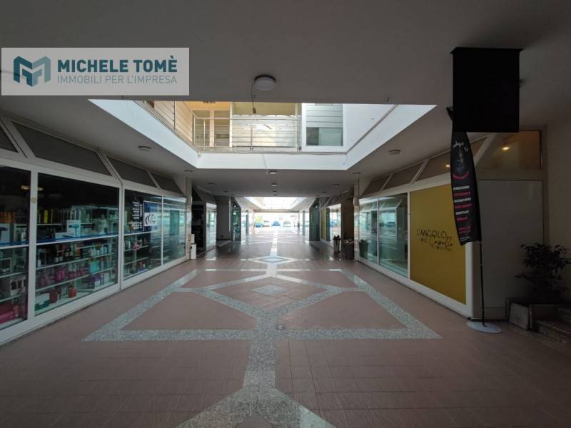 negozio in vendita ad Affi