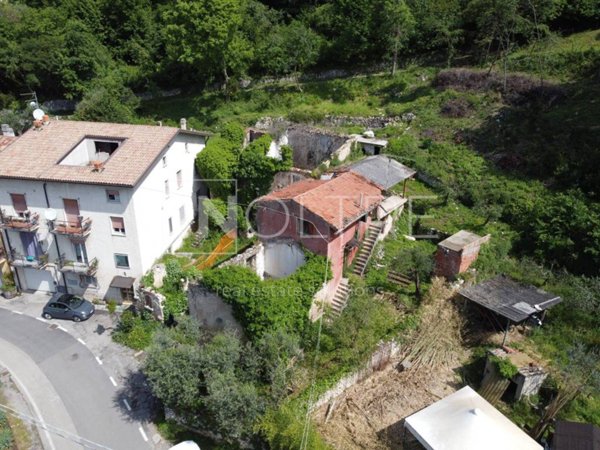 casa indipendente in vendita ad Affi in zona Incaffi