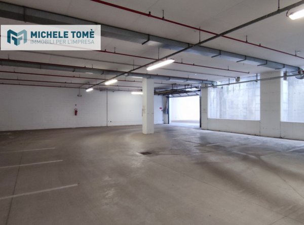 locale di sgombero in vendita ad Affi