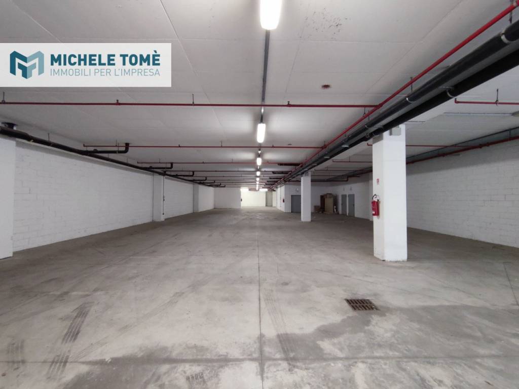 locale commerciale in vendita ad Affi