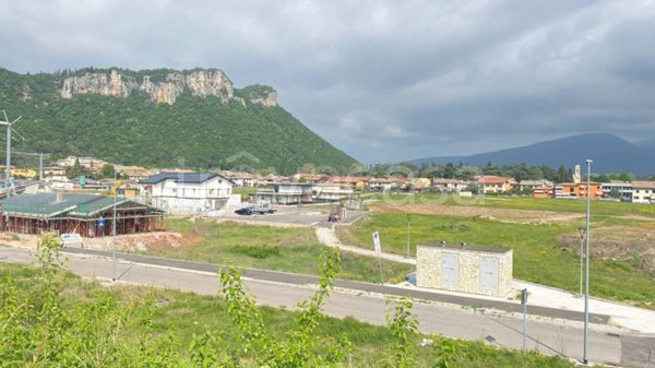 negozio in vendita ad Affi