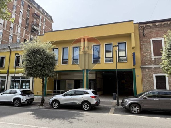 locale commerciale in vendita ad Affi
