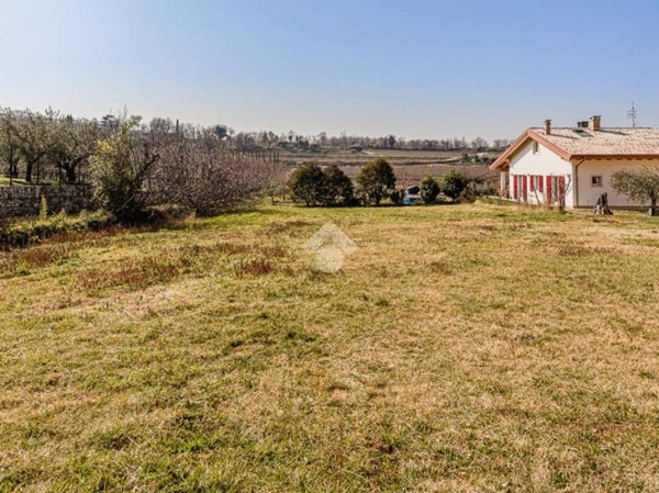 bifamiliare in vendita ad Affi in zona Incaffi