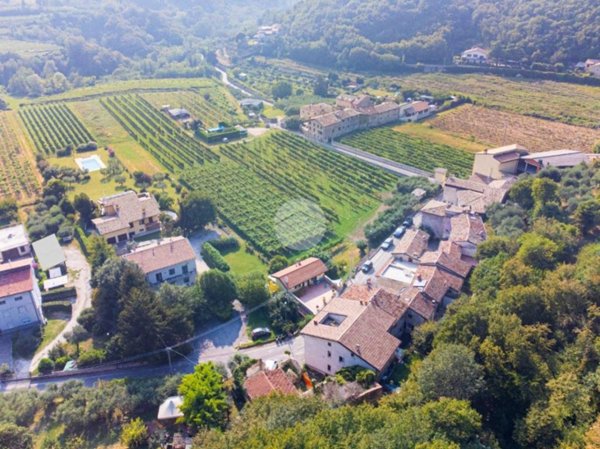 casa indipendente in vendita ad Affi in zona Incaffi