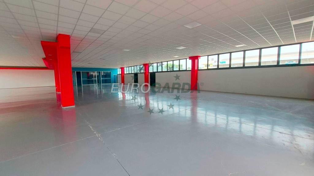 locale commerciale in vendita ad Affi