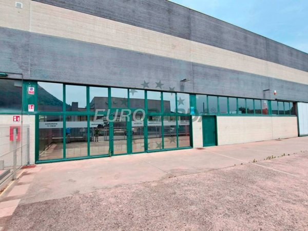 locale commerciale in vendita ad Affi in zona Caorsa