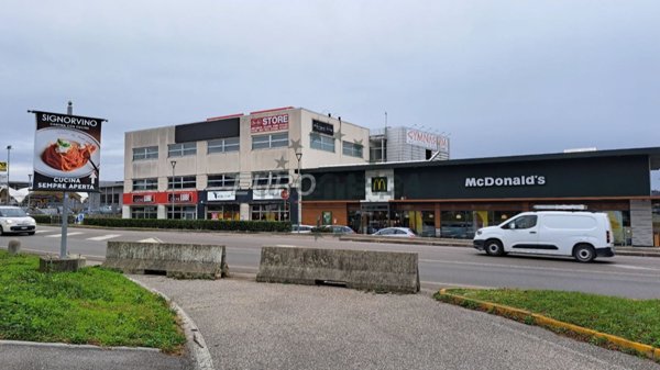 negozio in vendita ad Affi