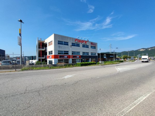 negozio in vendita ad Affi