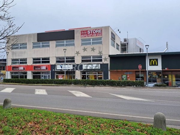 negozio in vendita ad Affi