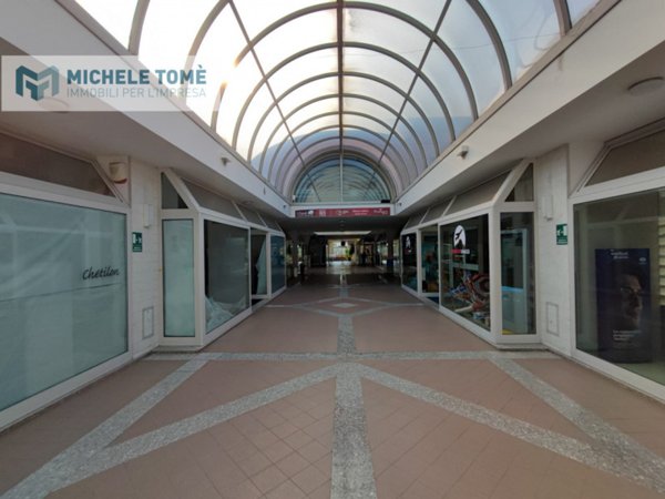 negozio in vendita ad Affi