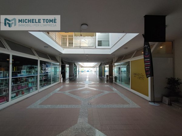 negozio in vendita ad Affi