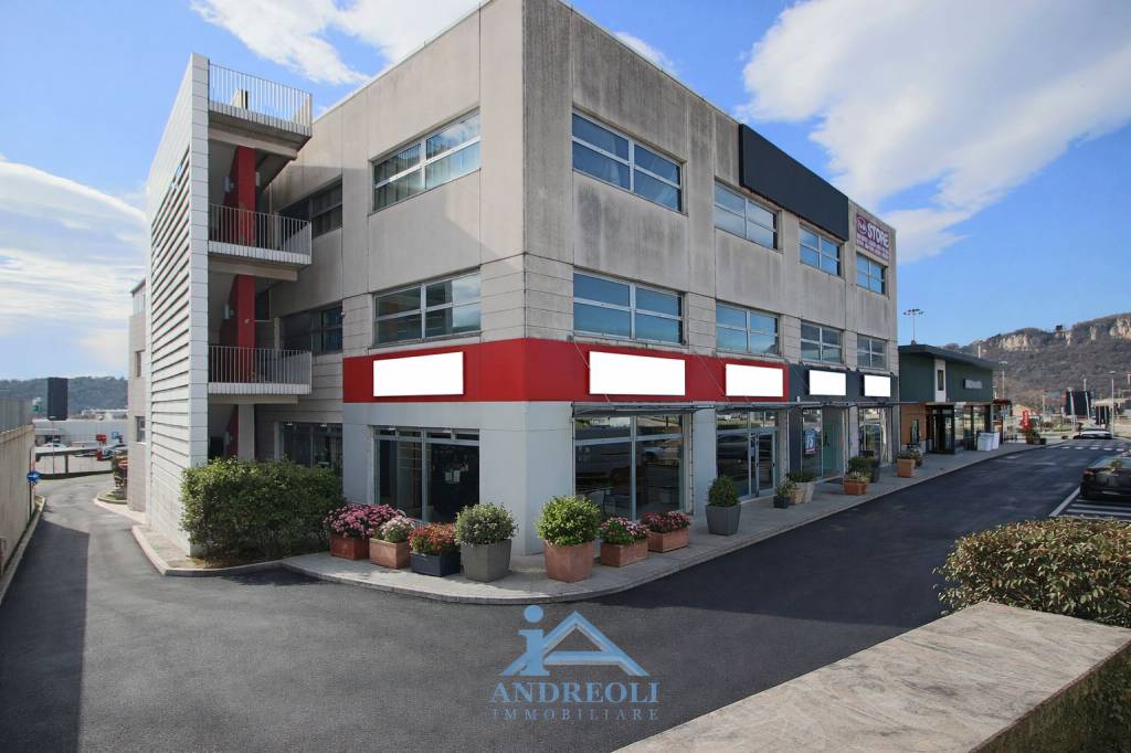 negozio in vendita ad Affi