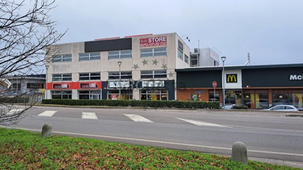 negozio in vendita ad Affi