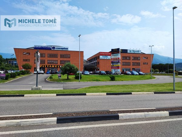 locale di sgombero in vendita ad Affi