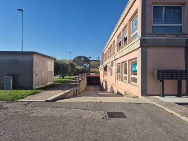 locale commerciale in vendita ad Affi in zona Caorsa
