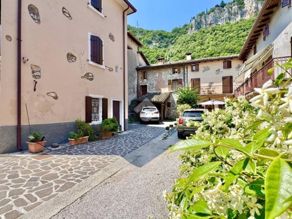 casa indipendente in vendita ad Affi